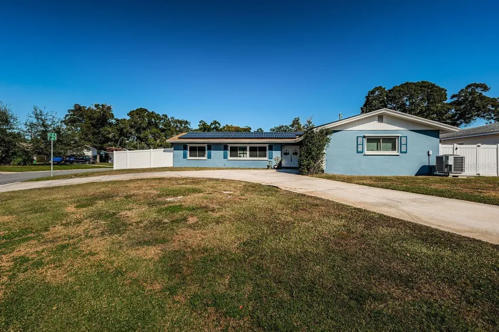 6489 28th Avenue N St Petersburg FL 33710