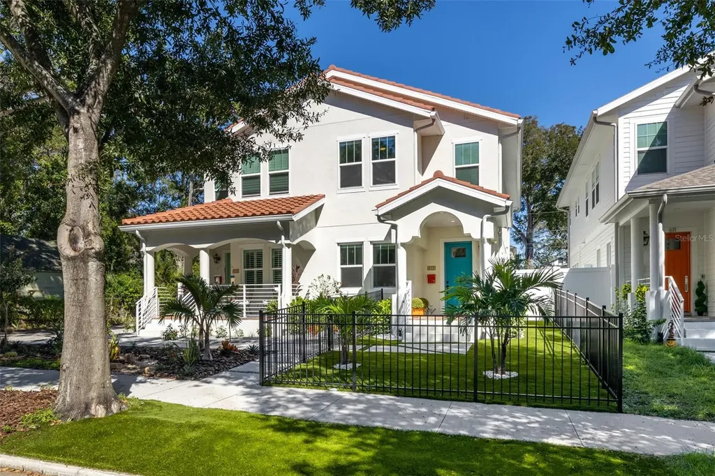 613 24th Avenue N St Petersburg FL 33704