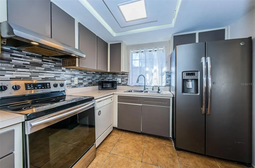 180 Ingrid Place Oldsmar FL 34677