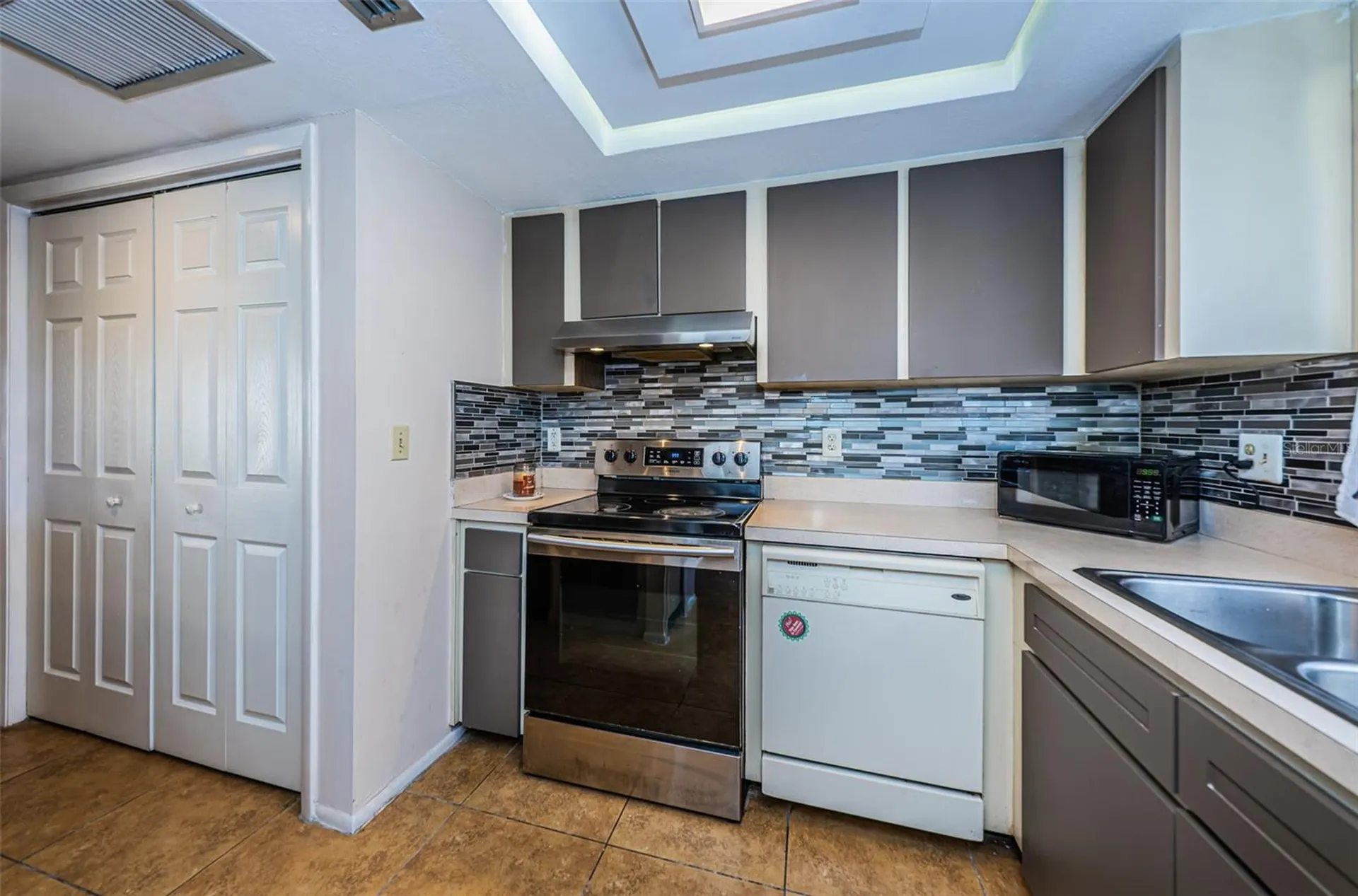 180 Ingrid Place Oldsmar FL 34677