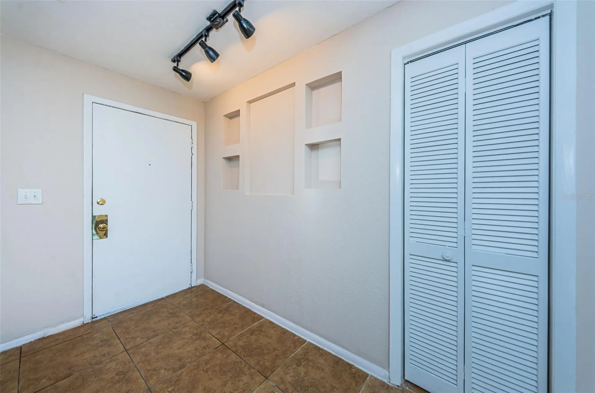 180 Ingrid Place Oldsmar FL 34677