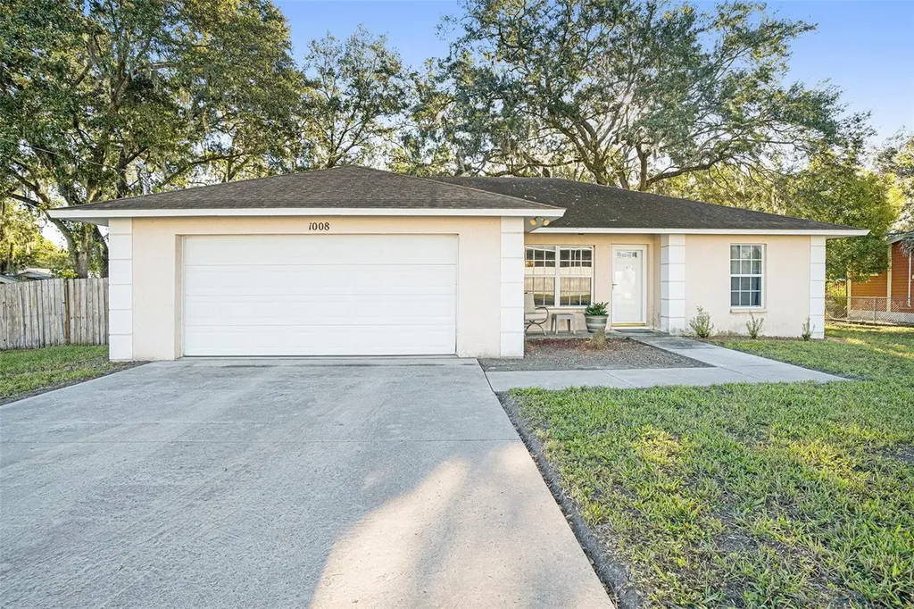 1008 N Shannon Avenue Plant City FL 33563