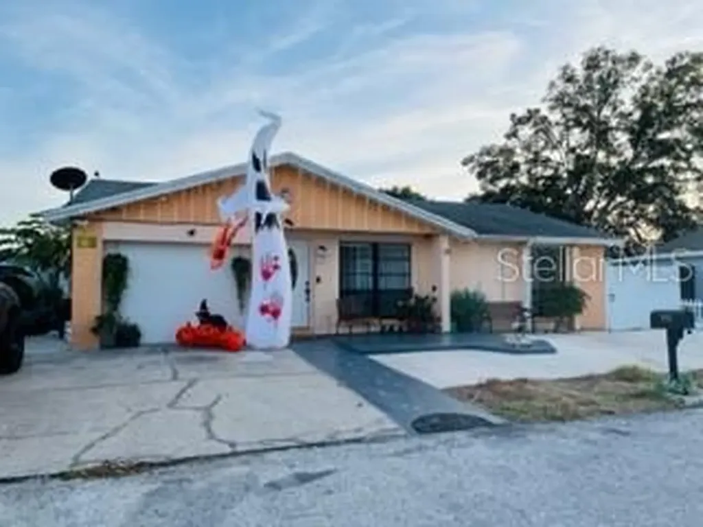 9216 Roundwood Court Tampa FL 33615