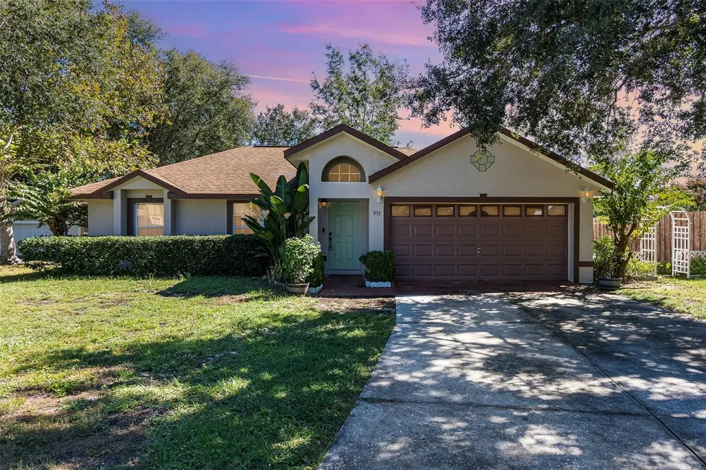 933 S Main Avenue Minneola FL 34715