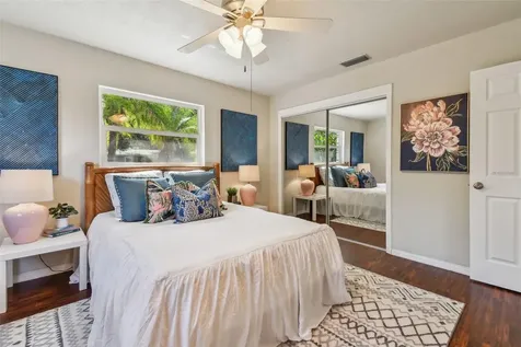 5261 27th Avenue N St Petersburg FL 33710