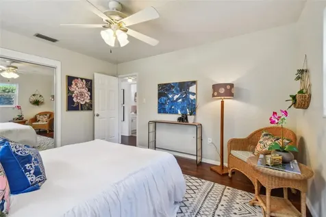 5261 27th Avenue N St Petersburg FL 33710