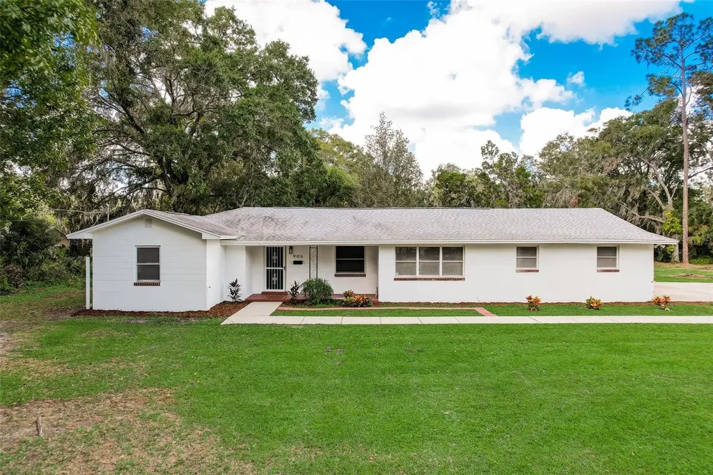 905 N Johnson Street Plant City FL 33563
