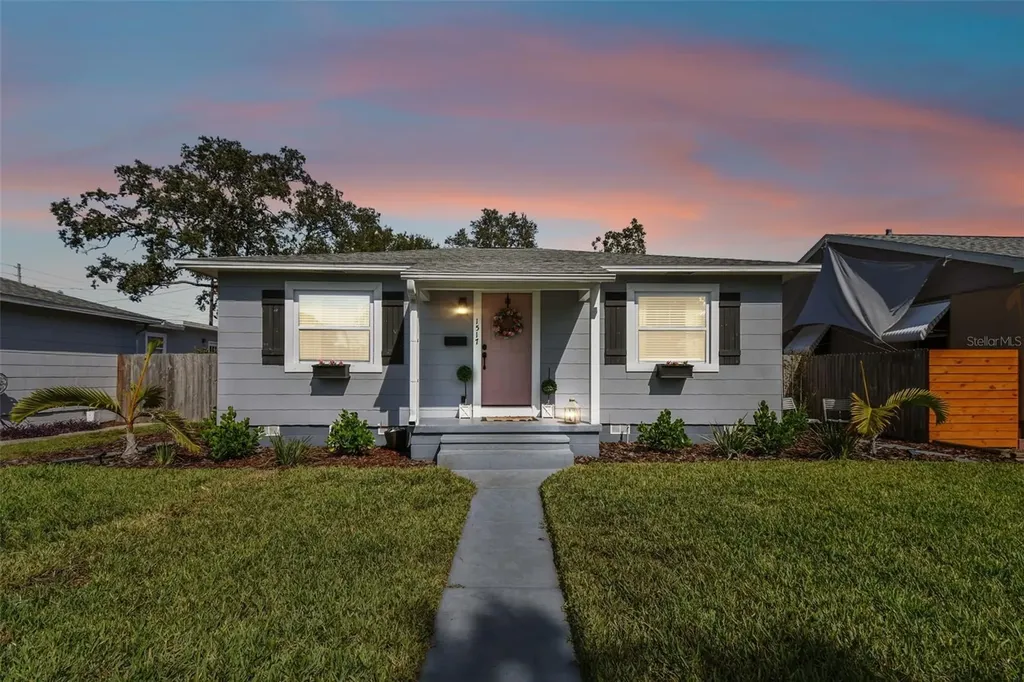 1517 27th Avenue N St Petersburg FL 33704