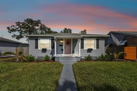 1517 27th Avenue N St Petersburg FL 33704