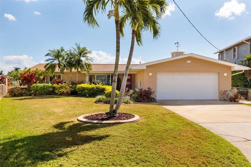9373 1st Street NE St Petersburg FL 33702