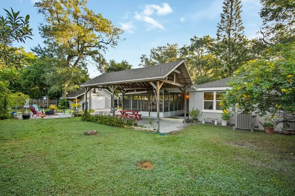 1728 NE Lambright Street Tampa FL 33610