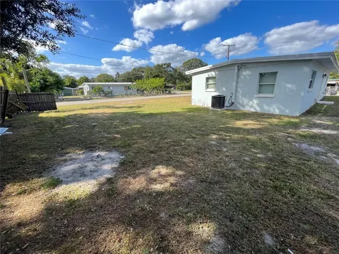 1609 W Washington Street Plant City FL 33563