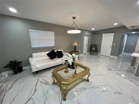 1609 W Washington Street Plant City FL 33563