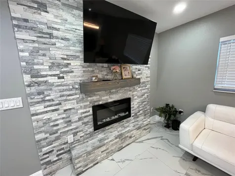 1609 W Washington Street Plant City FL 33563