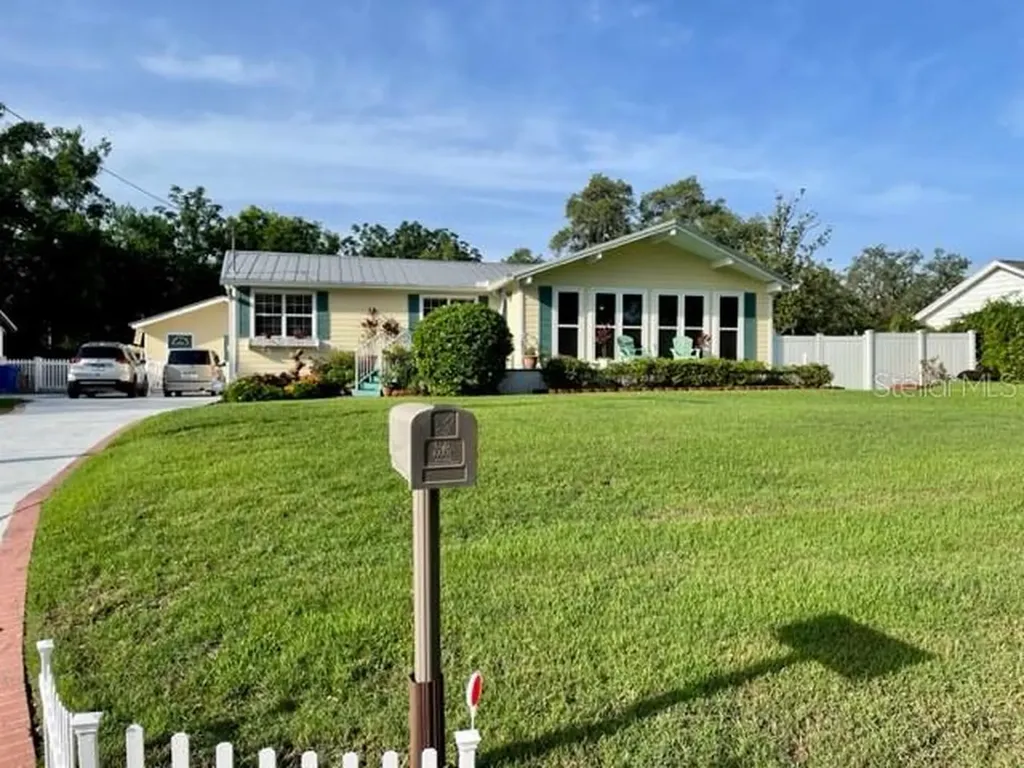 8717 Elmdale Place Tampa FL 33637
