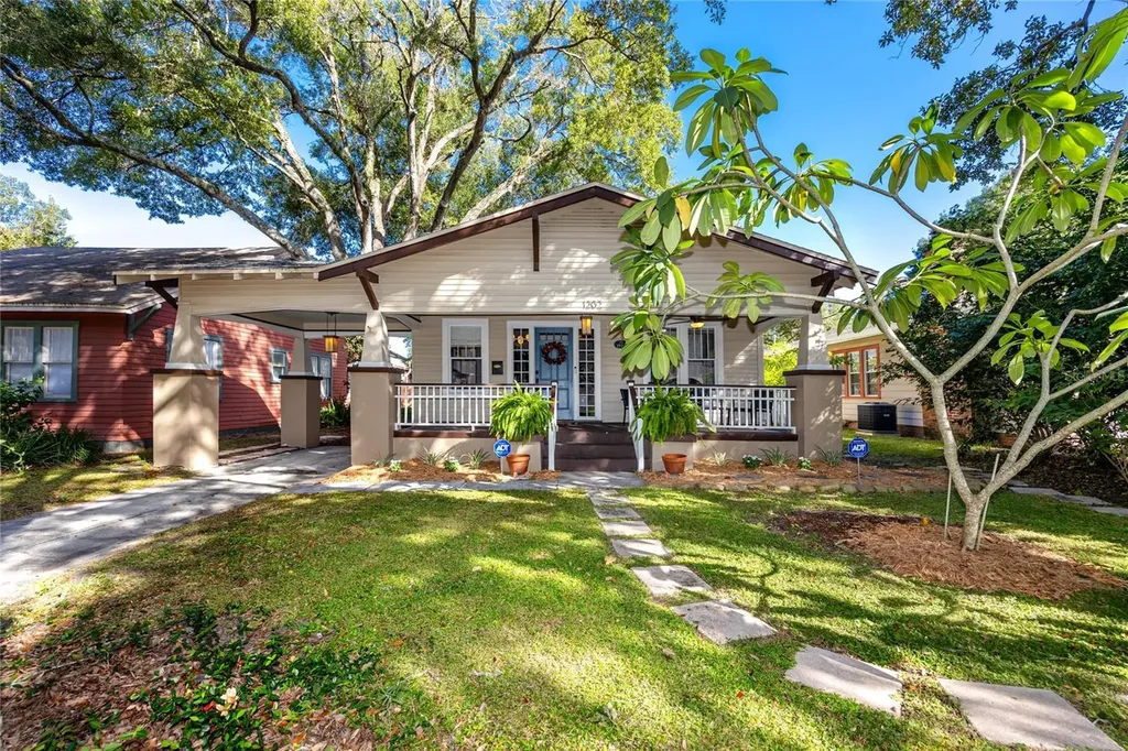 1202 E Powhatan Avenue Tampa FL 33604