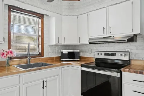 2827 36th Avenue N St Petersburg FL 33713