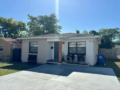 1752 14th Avenue S St Petersburg FL 33712