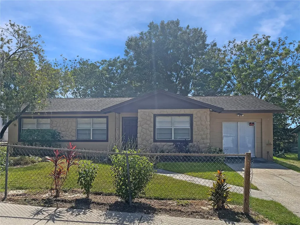 14 E Cleveland Street Apopka FL 32703