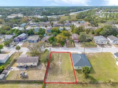 837 Pinewood Street Daytona Beach FL 32117