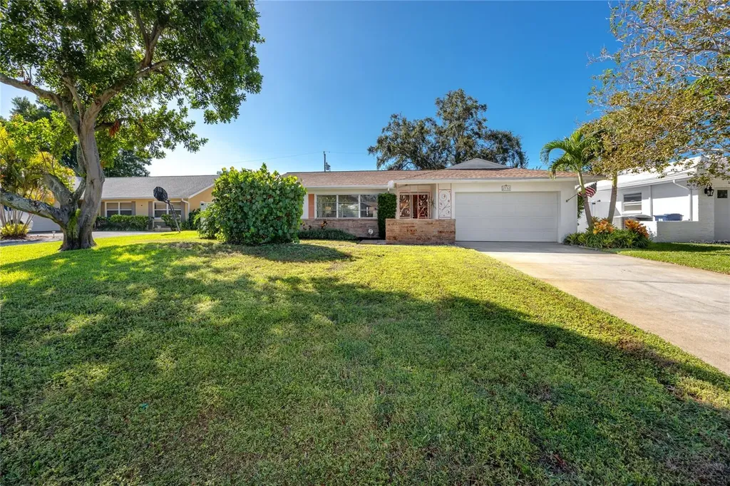 2732 69th Avenue S St Petersburg FL 33712