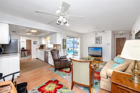 2732 69th Avenue S St Petersburg FL 33712