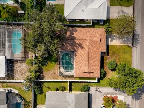 2732 69th Avenue S St Petersburg FL 33712