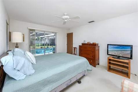 2732 69th Avenue S St Petersburg FL 33712