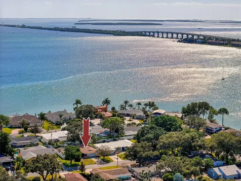 2732 69th Avenue S St Petersburg FL 33712