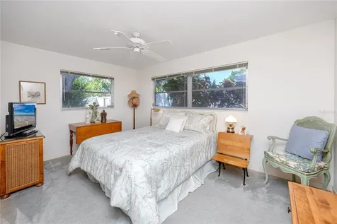 2732 69th Avenue S St Petersburg FL 33712