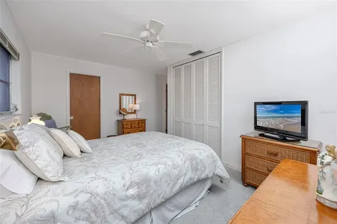 2732 69th Avenue S St Petersburg FL 33712