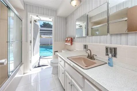 2732 69th Avenue S St Petersburg FL 33712