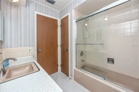 2732 69th Avenue S St Petersburg FL 33712