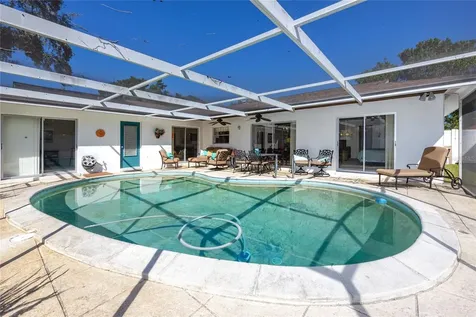2732 69th Avenue S St Petersburg FL 33712
