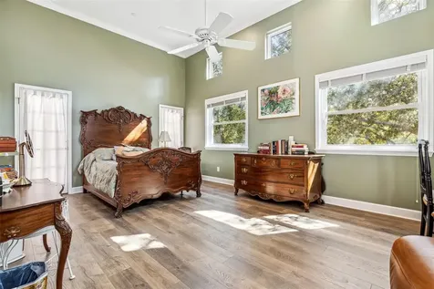 3231 W Lawn Avenue Tampa FL 33611