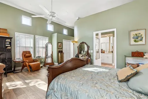 3231 W Lawn Avenue Tampa FL 33611