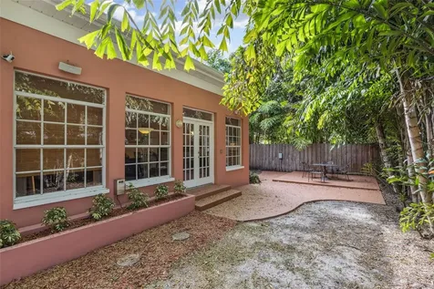 3231 W Lawn Avenue Tampa FL 33611