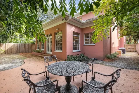 3231 W Lawn Avenue Tampa FL 33611
