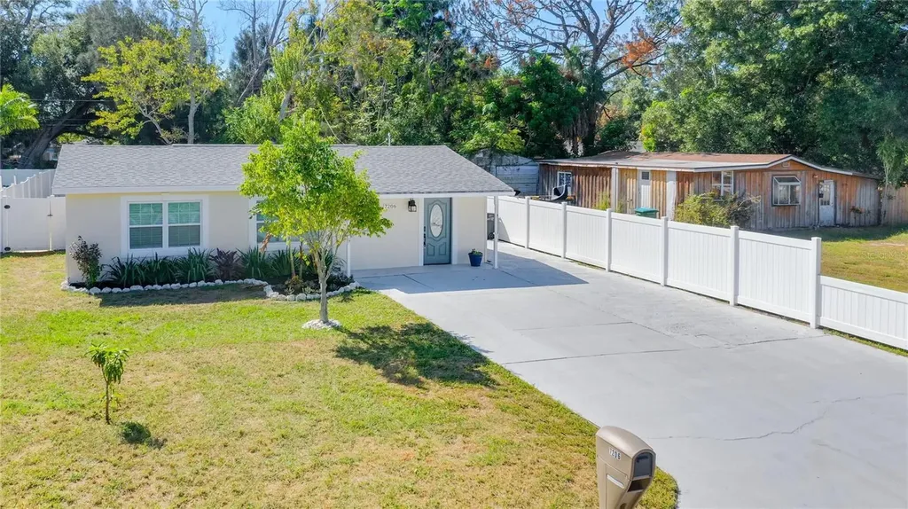 7206 50th Avenue N St Petersburg FL 33709