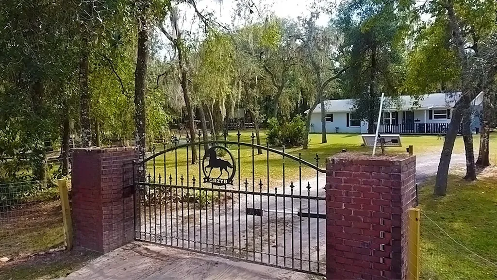 5419 Cyril Drive Dade City FL 33523