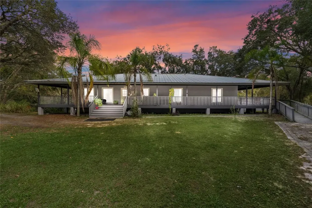 4910 Valley Oak Street Weirsdale FL 32195