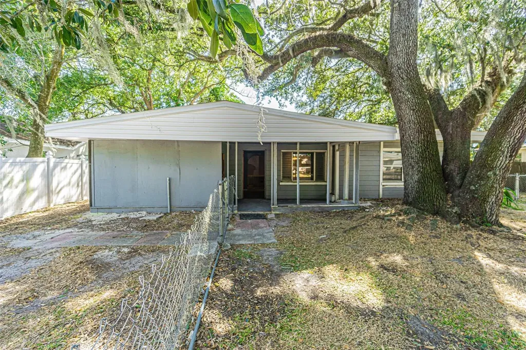 1507 W Lowry Avenue Plant City FL 33563