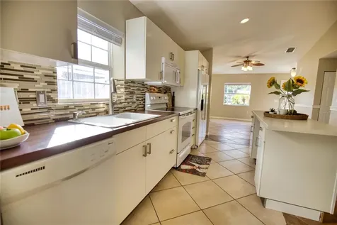 2114 9th Avenue W Bradenton FL 34205
