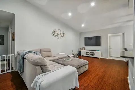 133 N Bay Hills Boulevard Safety Harbor FL 34695