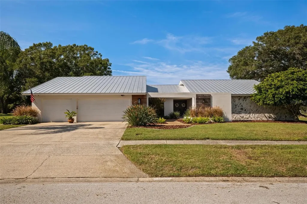 2862 Shady Oak Court Clearwater FL 33761