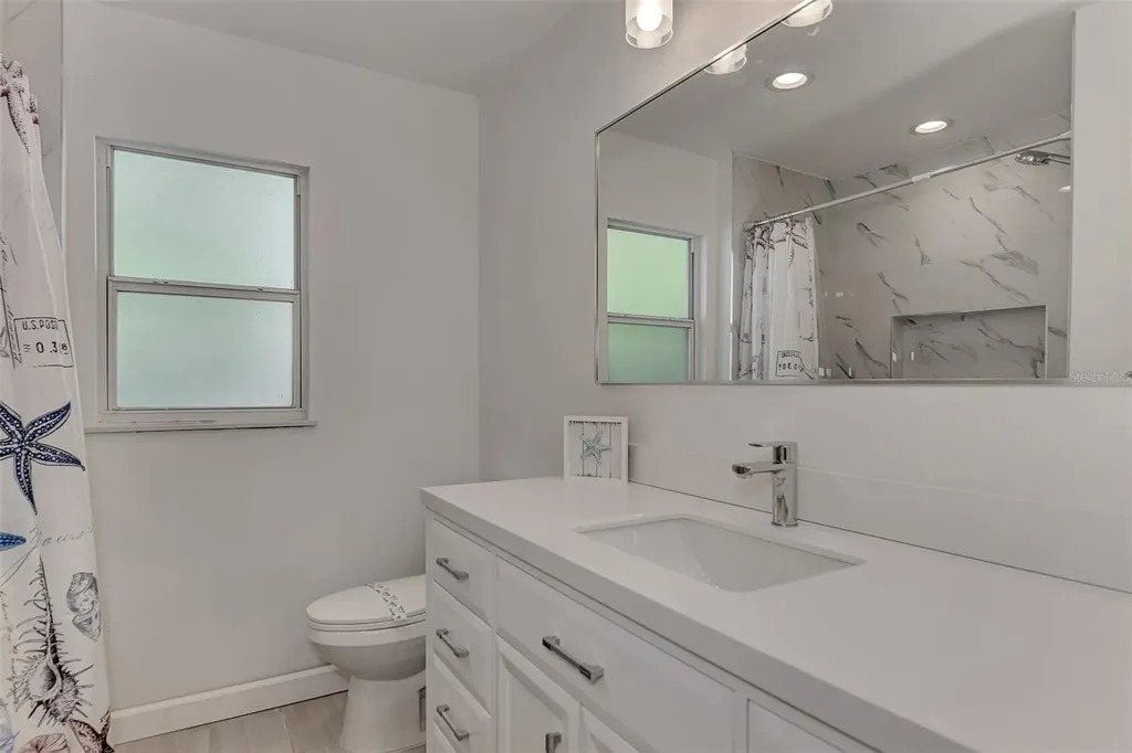 5516 Avenida Del Mare Sarasota FL 34242