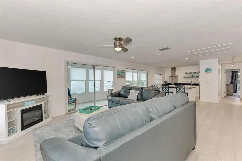 5516 Avenida Del Mare Sarasota FL 34242