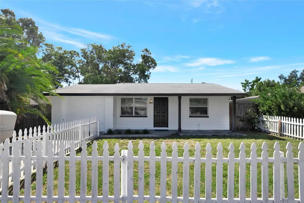 442 74th Avenue N St Petersburg FL 33702