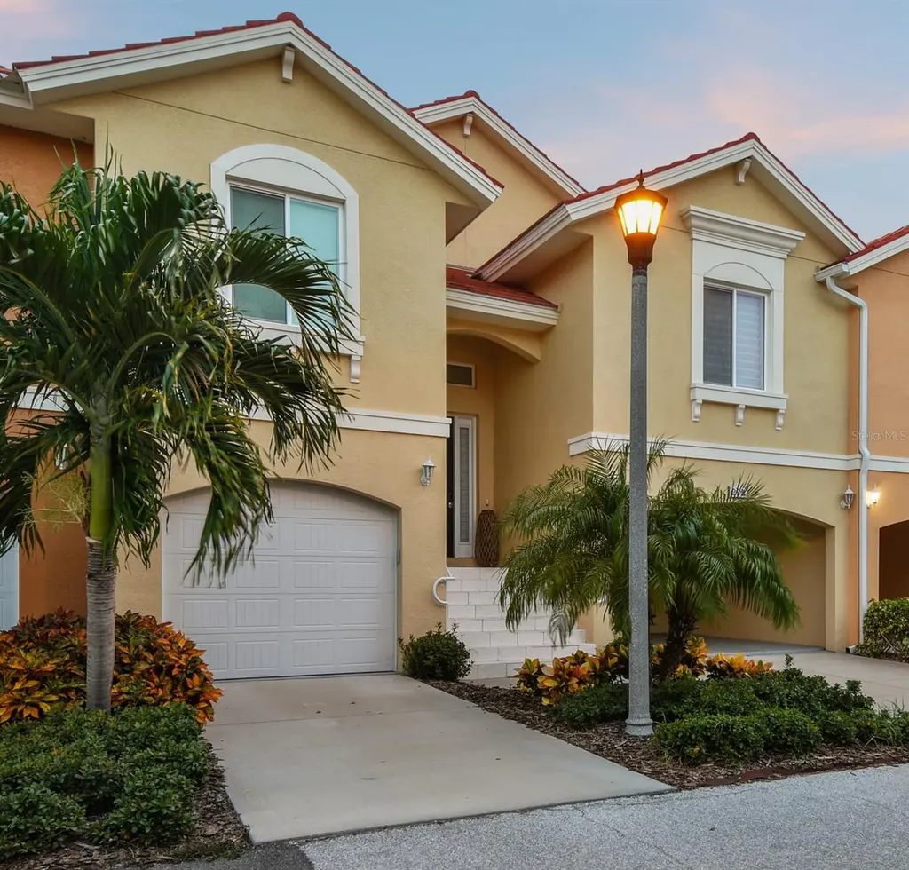 26 Franklin Court S St Petersburg FL 33711
