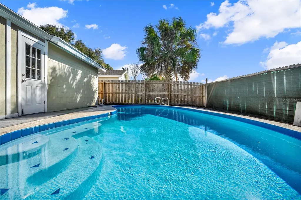 8201 Downfield Lane Tampa FL 33615